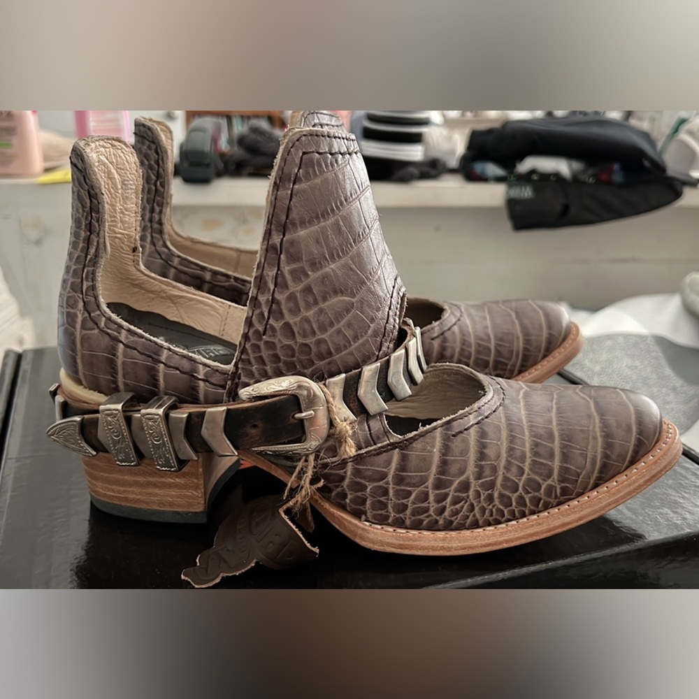Freebird Blade gray croco
